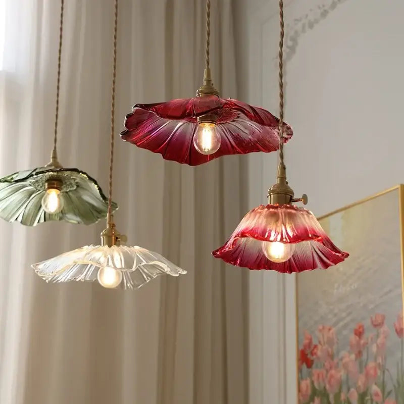 Fluted clear glass pendant light with brass finish – kitchen dining