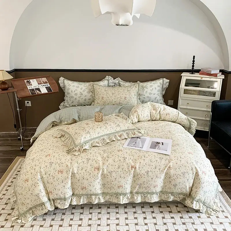 French floral bedding set – cream & brown ruffled bedroom decor
