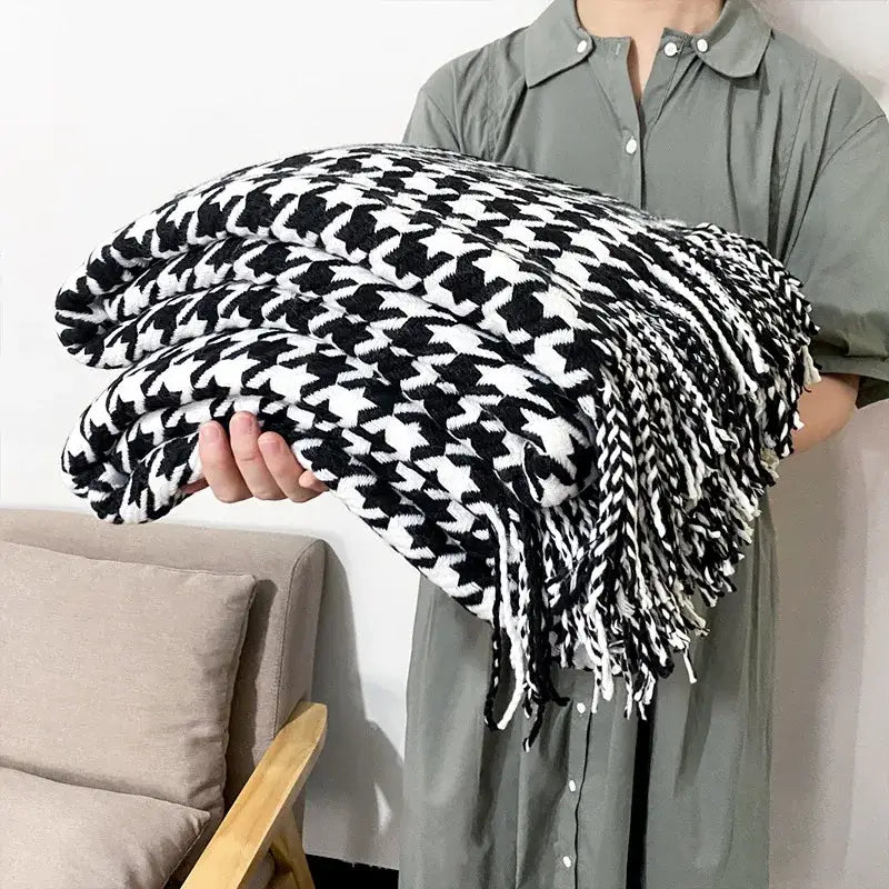 Houndstooth black & white throw blanket living room fringed decor