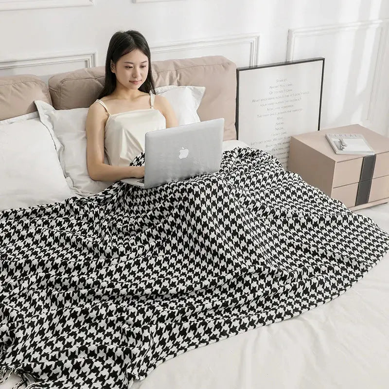 Houndstooth black & white throw blanket living room fringed decor