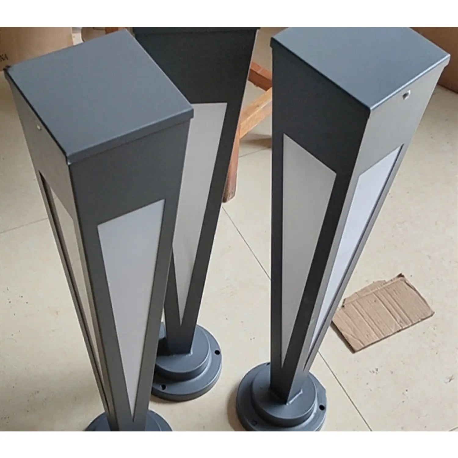 LED Waterproof Solar Outdoor Light for Garden and Lawn