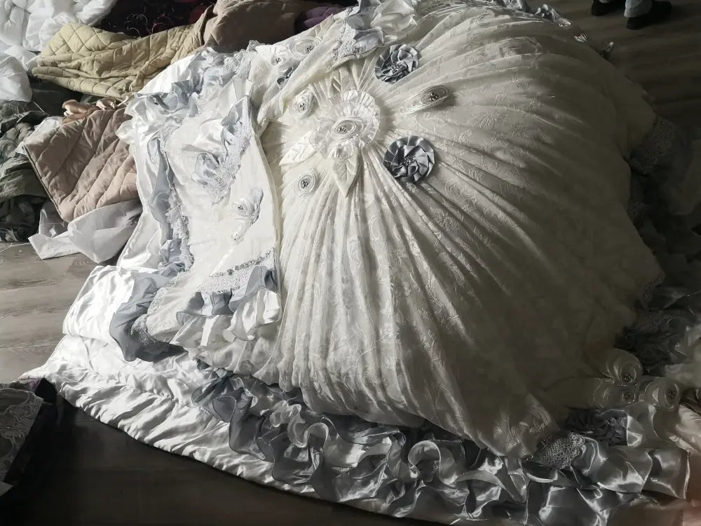 Luxurious red & champagne jacquard rose lace bedding set bedroom