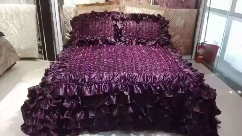 Luxurious red & champagne jacquard rose lace bedding set bedroom