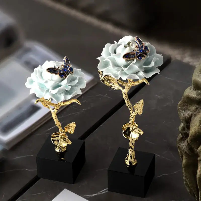 Luxury porcelain crystal rose decor blue & gold living room ornament
