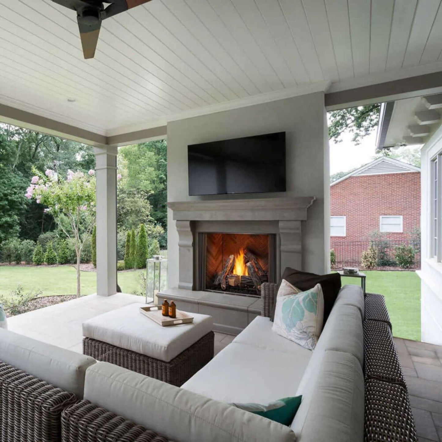 Majestic Courtyard 55K BTU 36" Traditional Outdoor Gas Fireplace (No Refractory) [ODCOUG-36NR] (SAK74218)