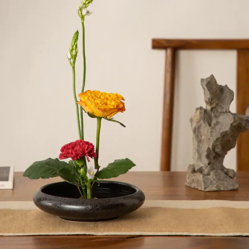 Matte black ceramic vase sword mountain set living room decor