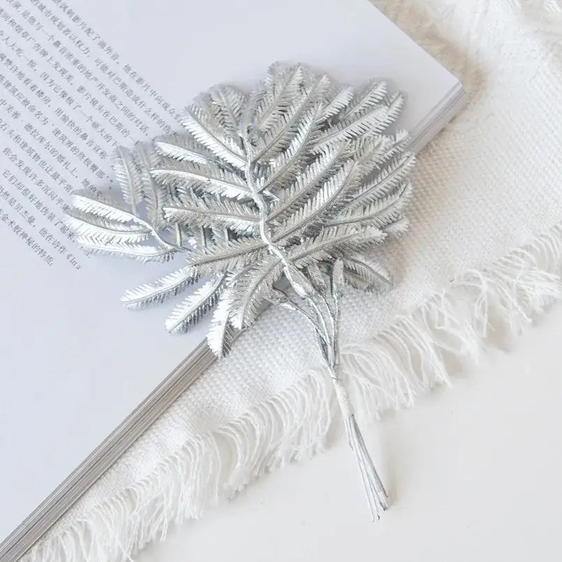 Metallic gold & silver palm leaves – living room decorative pins