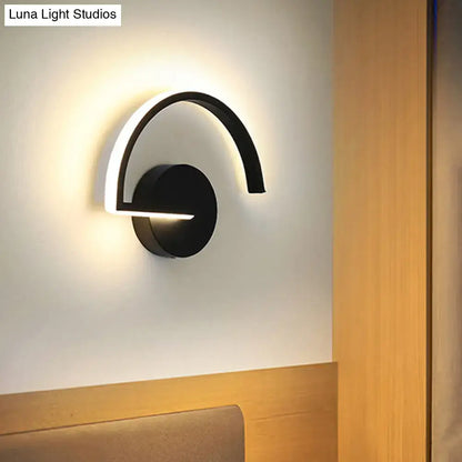 Minimalist black curved wall mounted lighting bedroom sconce