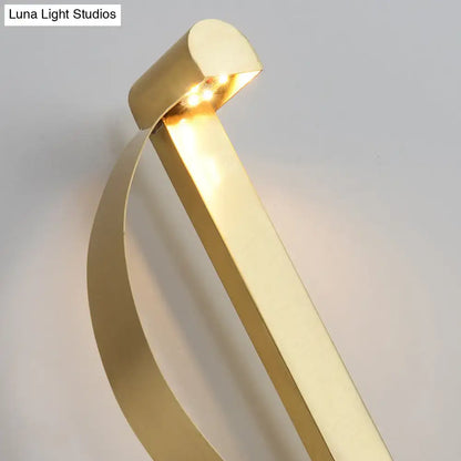 Minimalist brass curve led wall mount light for living room