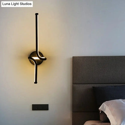 DecorBites™ Minimalist Metallic LED Wall Sconce - Sleek Linear Bedside Lighting Fixture