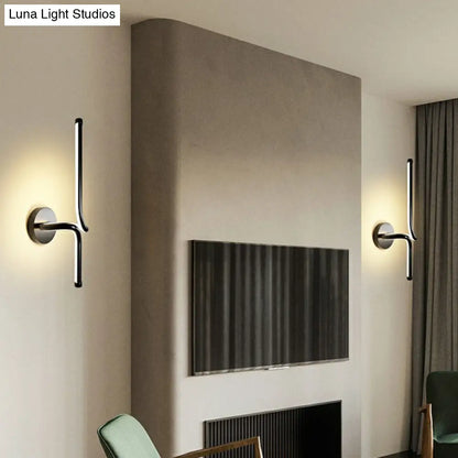 DecorBites™ Minimalist Metallic LED Wall Sconce - Sleek Linear Bedside Lighting Fixture