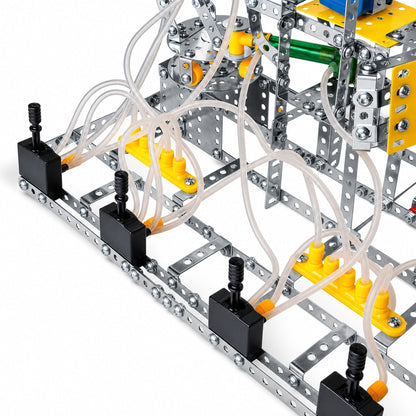 Functioning Claw with Air Pressure Construction Model Kit (807 Pieces)