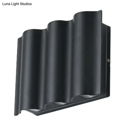 Modern black wavy metal shade wall light – patio warm white light