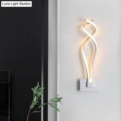 Modern black & white musical note wall lamp – bedroom acrylic shade