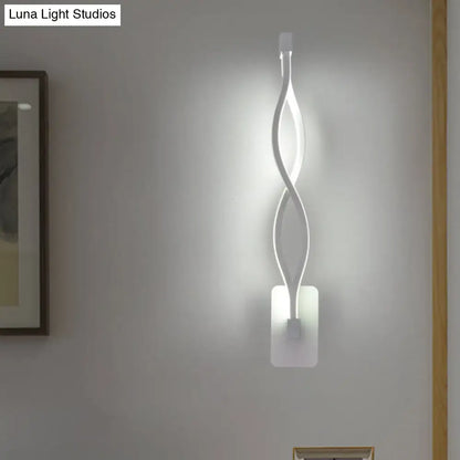 Modern black & white musical note wall lamp – bedroom acrylic shade