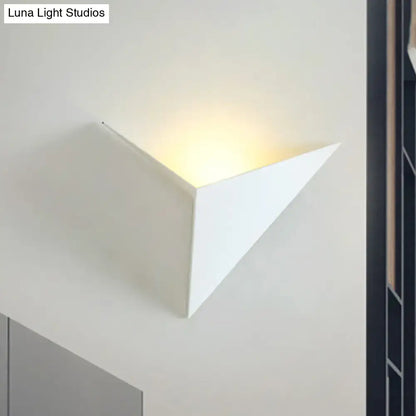 Modern black & white triangle sheet wall lamp bedroom sconce light