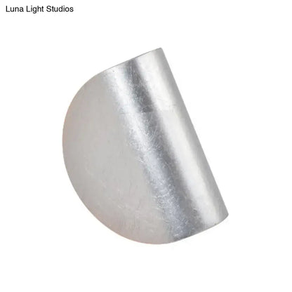 Modern curved gold wall sconce light – bedroom ambient lighting
