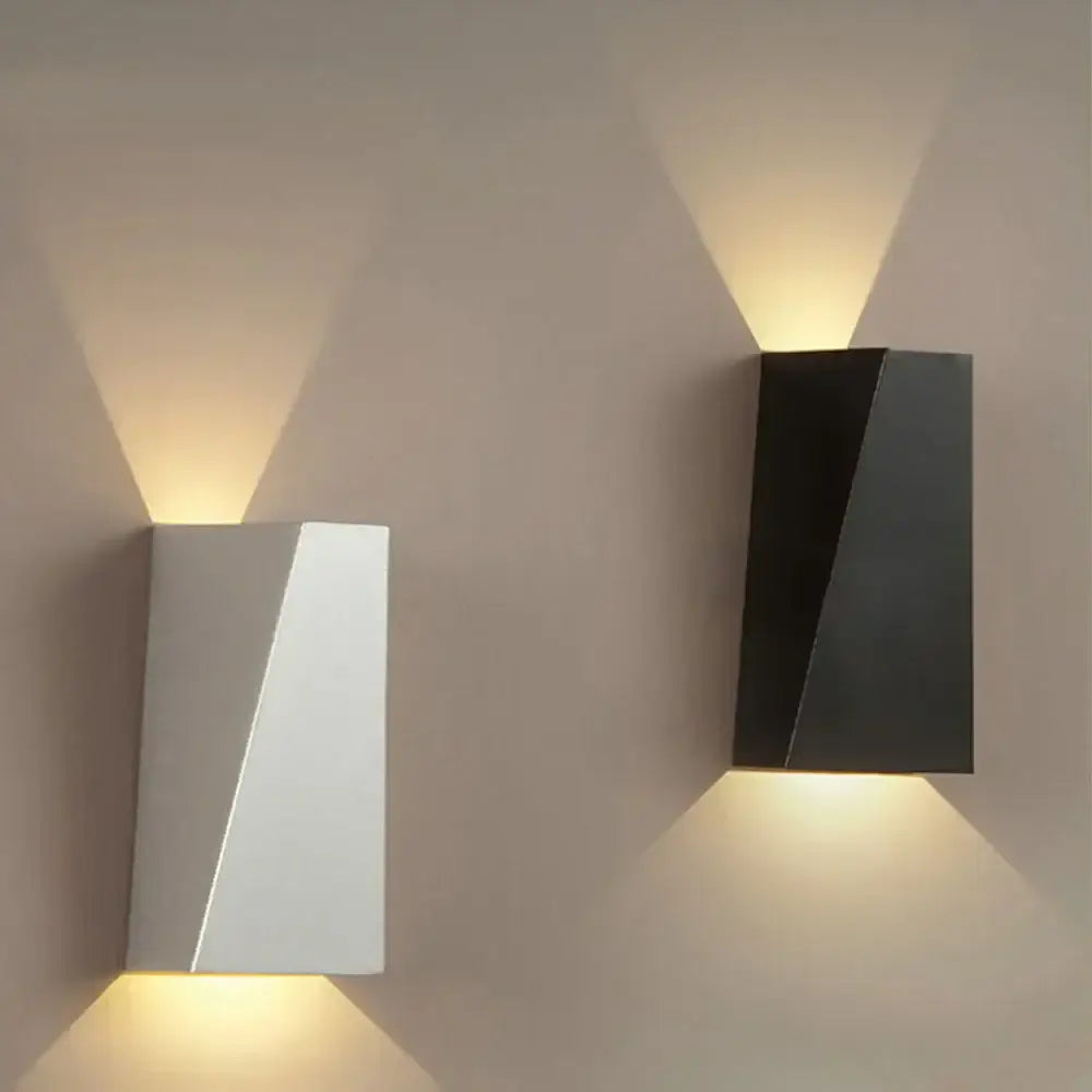 Modern geometric black & white led wall light – living room sconce