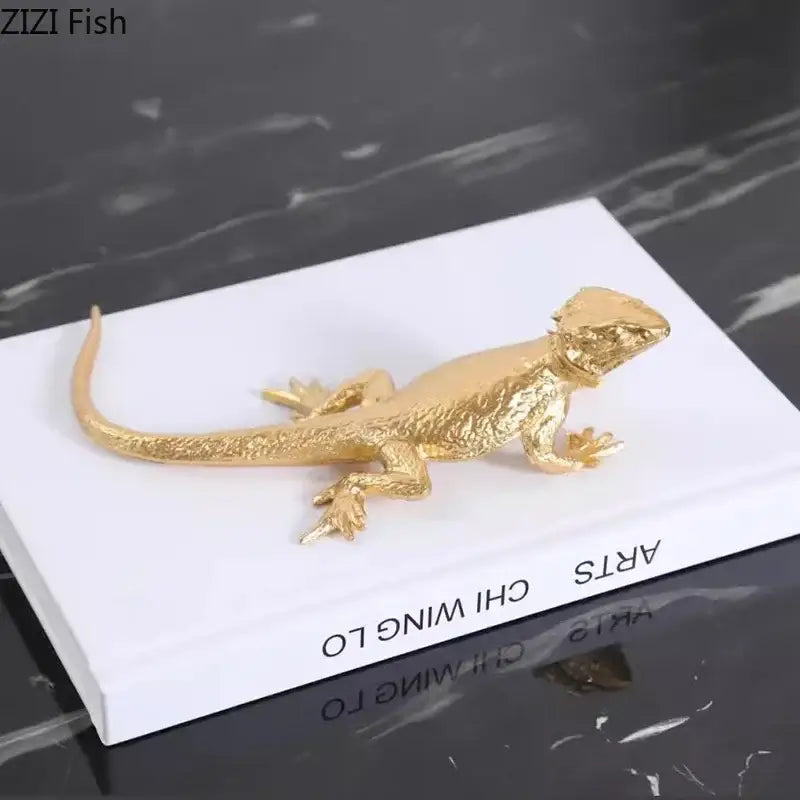Modern golden lizard sculpture living room metal desk ornament