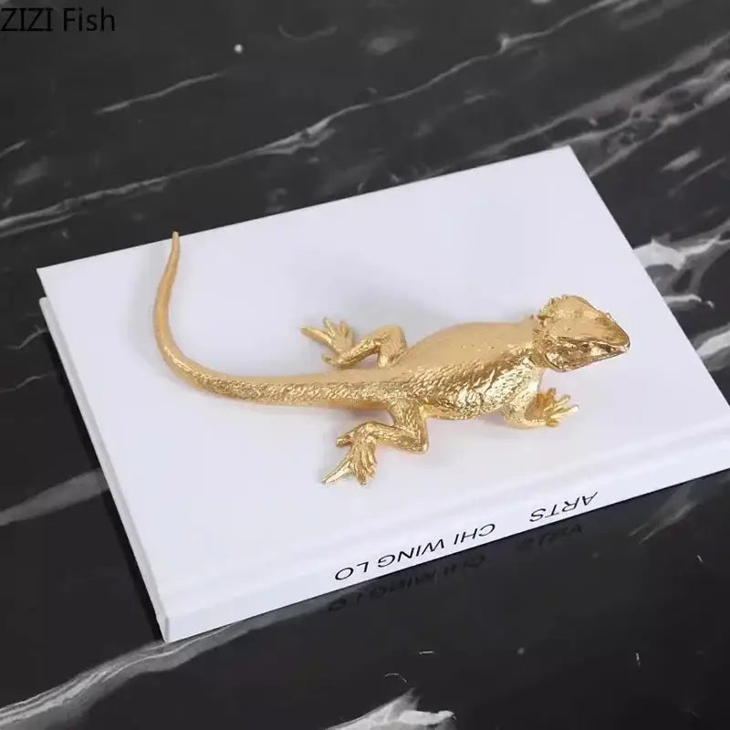 Modern golden lizard sculpture living room metal desk ornament