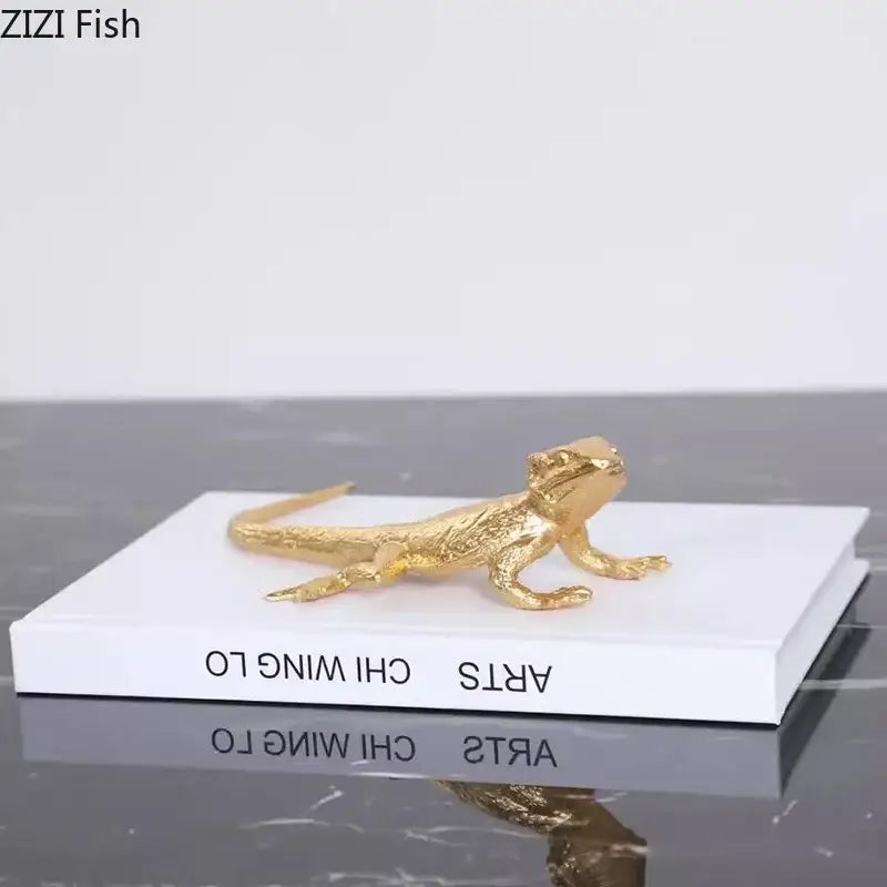Modern golden lizard sculpture living room metal desk ornament