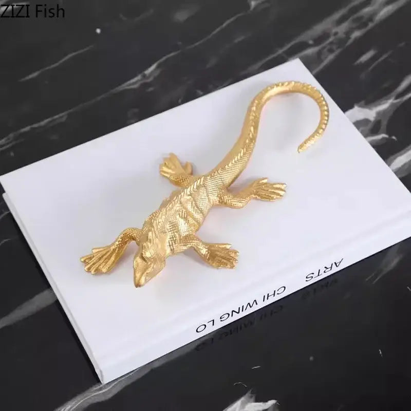 Modern golden lizard sculpture living room metal desk ornament
