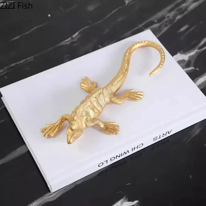 Modern golden lizard sculpture living room metal desk ornament