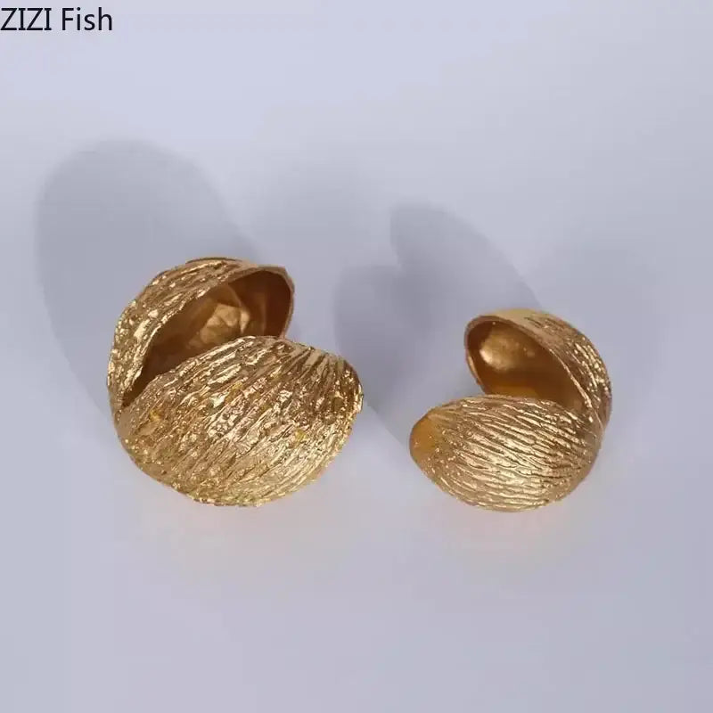 Modern golden nut shell ornaments desk decor for living room