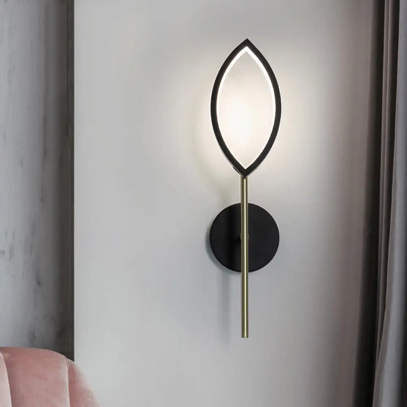 DecorBites™ Modern Leaf-Shaped Metallic Wall Sconce - Black/Gold Finish - LED Wall Light for Living Room