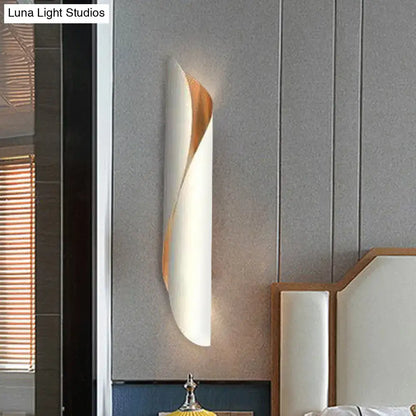 Modern twisted black & white wall lamp – bedroom 110v-120v sconce
