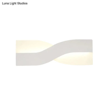 DecorBites™ Modern Twisted Sconce LED Wall Mounted Light Fixture in Gold - Warm White Light