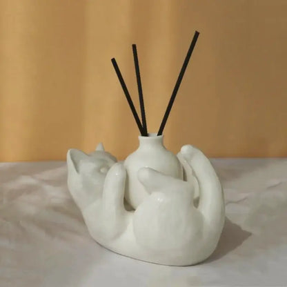 Modern white ceramic cat cartoon vase living room reed diffuser base
