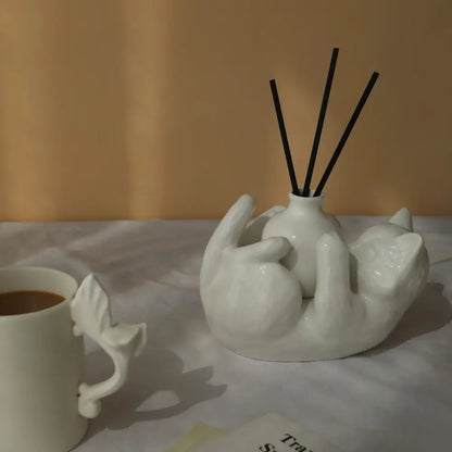 Modern white ceramic cat cartoon vase living room reed diffuser base