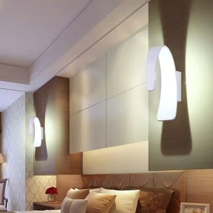 Modern white curved wall light – living room warm white light