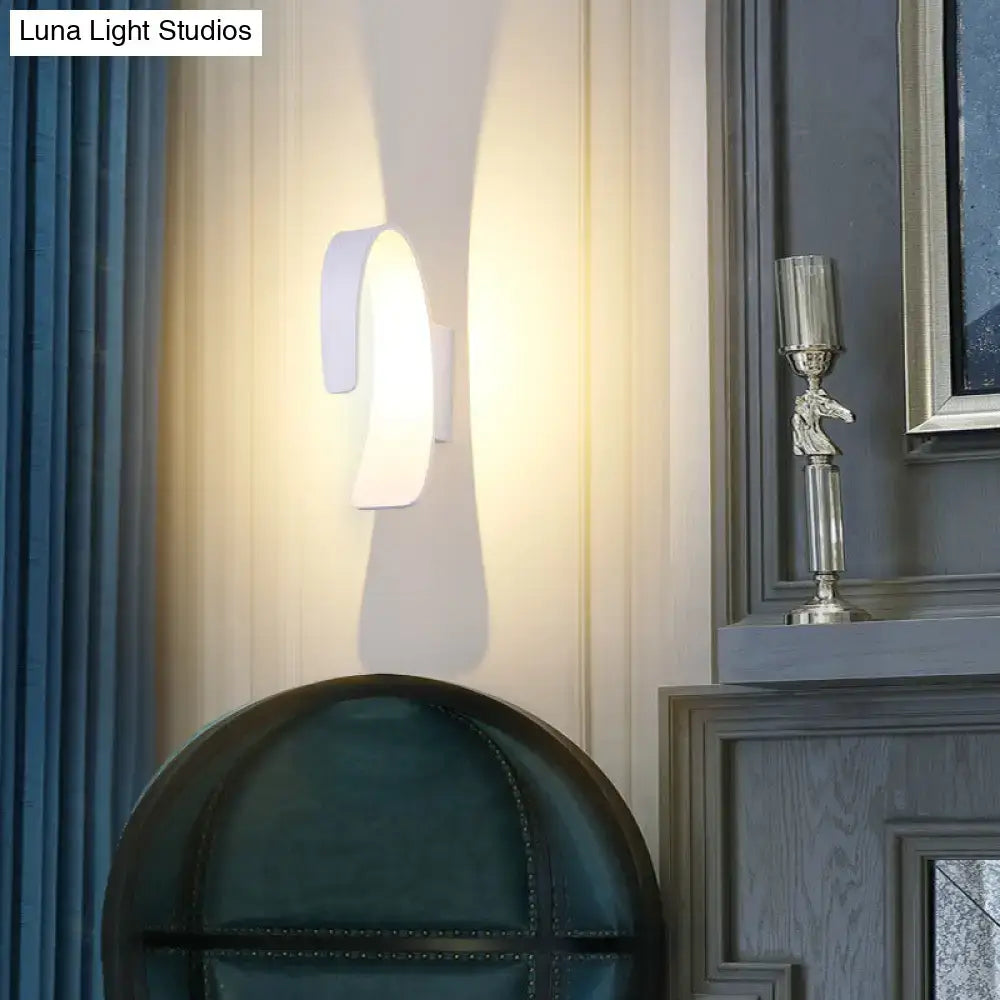 Modern white curved wall light – living room warm white light
