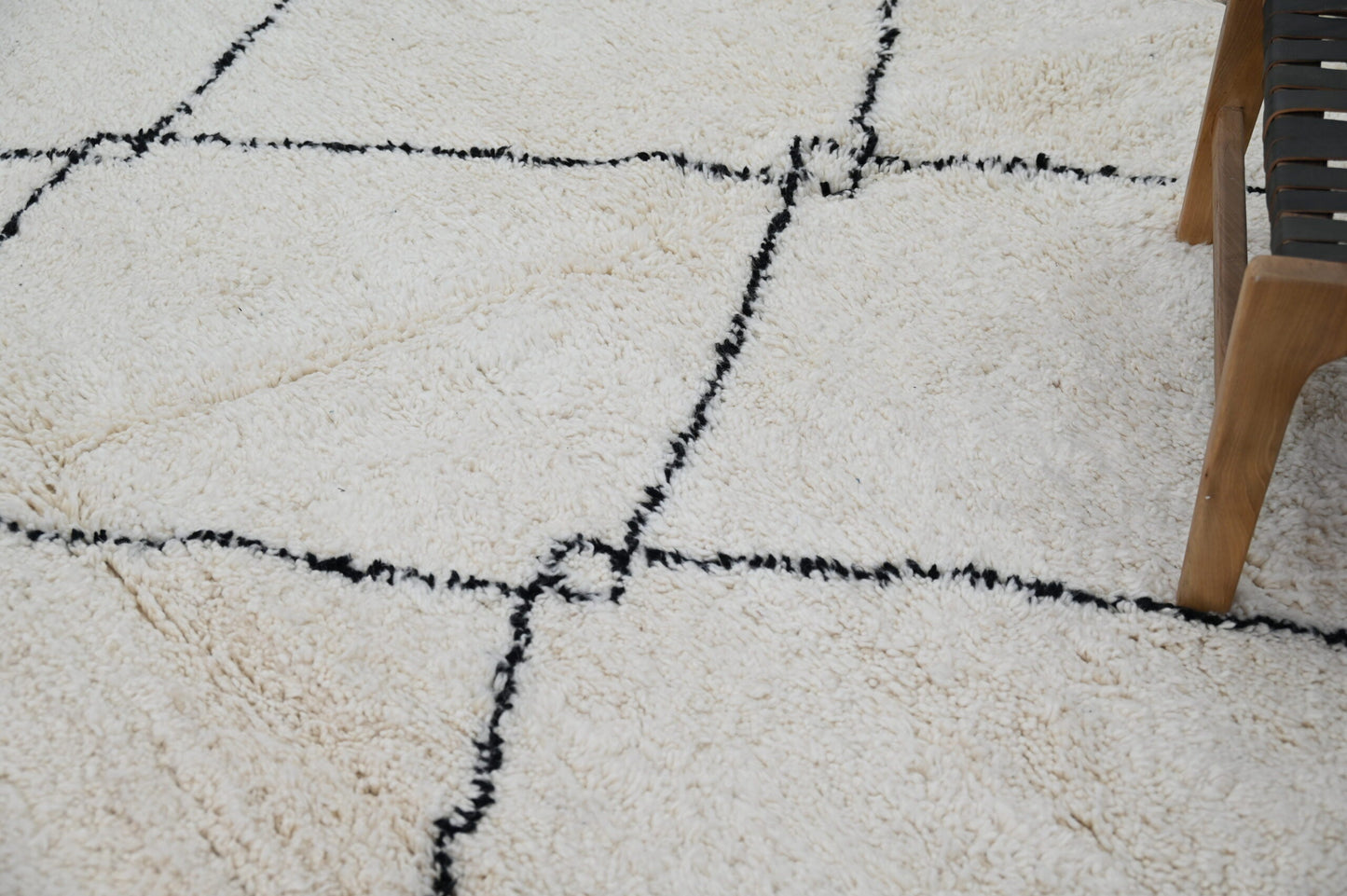 DecorBites™ Moroccan Handmade Traditional Beni Ouarain Carpet 310 X 215 Cm