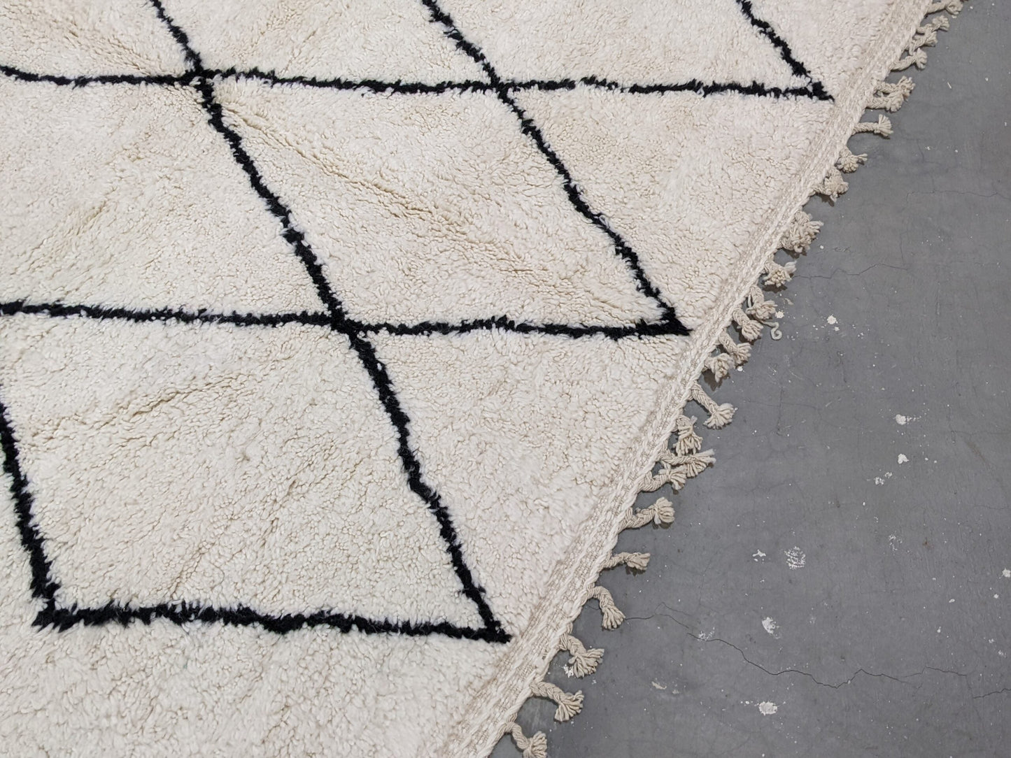 DecorBites™ Moroccan Handmade Traditional Beni Ouarain Rug 292 X 202 cm