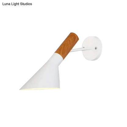 Nordic white monochrome wall light with wood handle for bedroom