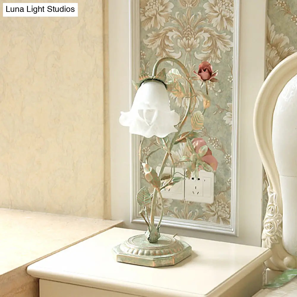 DecorBites™ Pastoral Metal Flared Nightstand Lamp with Flower Decoration - Green
