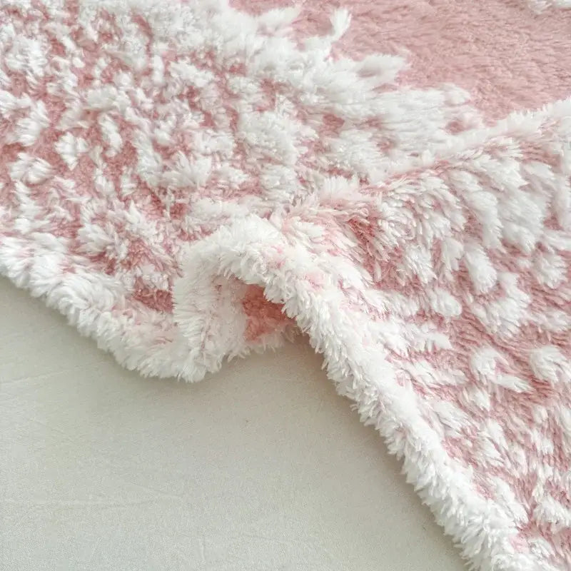Pink and white cationic jacquard blanket bedroom textured plush throw