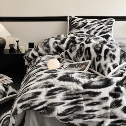 Plush black & white leopard cozy rabbit hair bed set bedroom