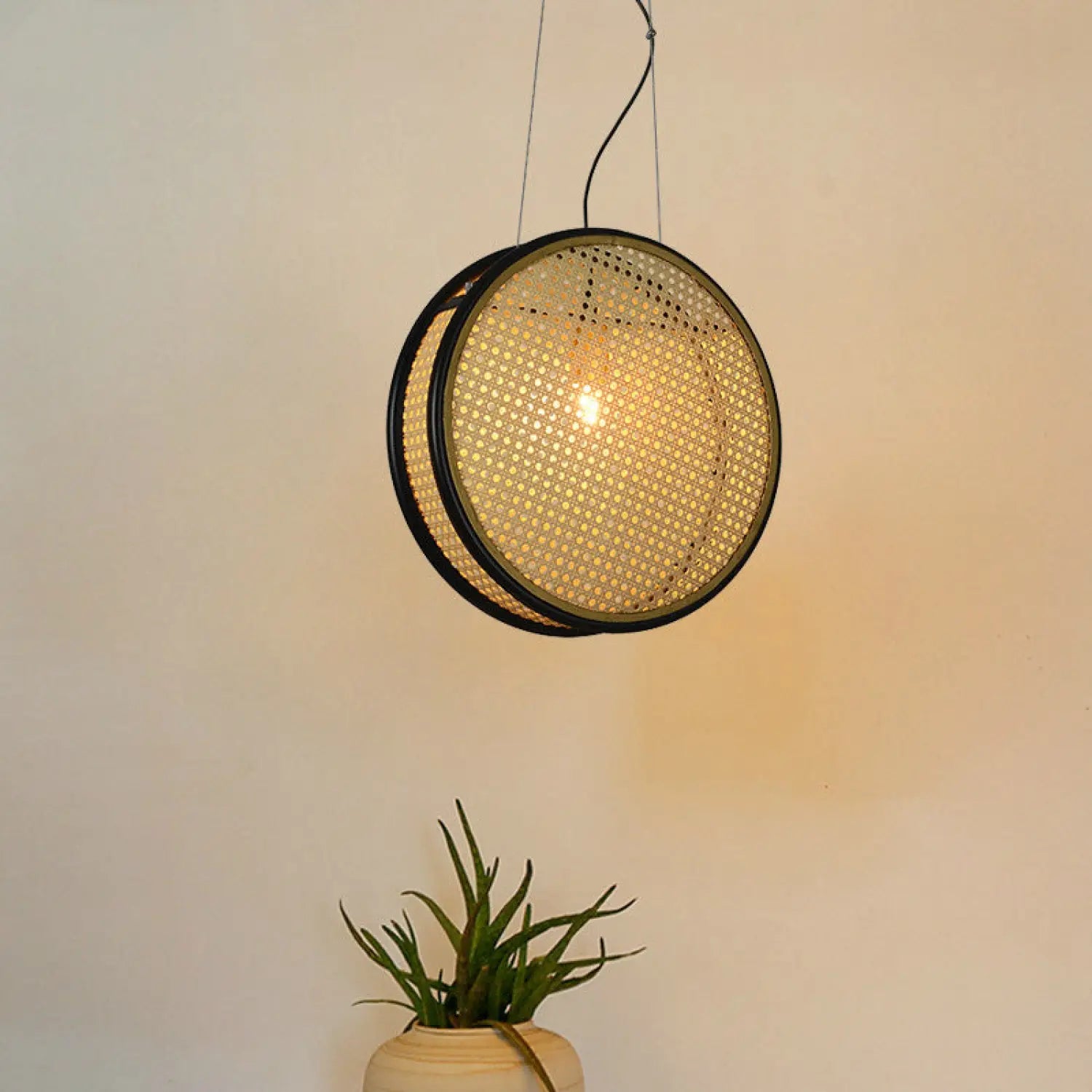 Retro Lamps with Rattan Design – Perfect for Restaurant Ambiance
