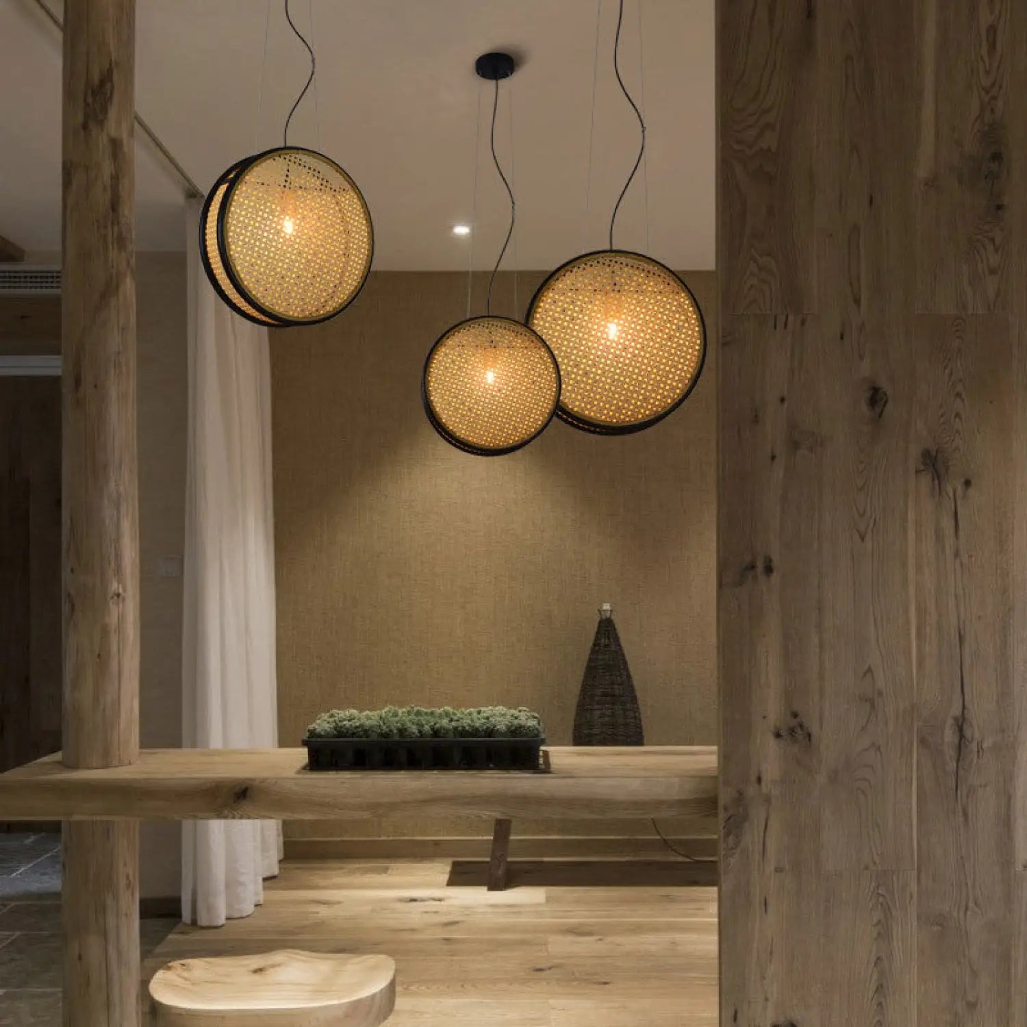 Retro Lamps with Rattan Design – Perfect for Restaurant Ambiance