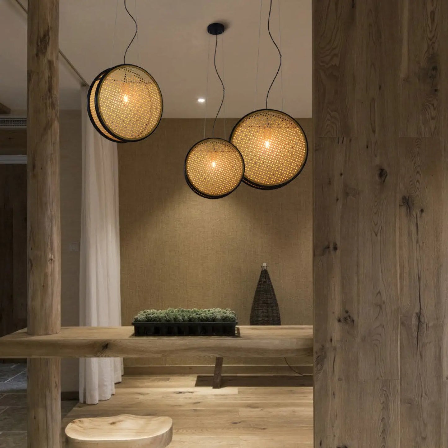 Retro Lamps with Rattan Design – Perfect for Restaurant Ambiance