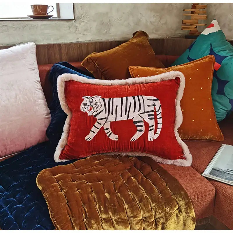 Retro red velvet tiger embroidery cushion cover living room decor