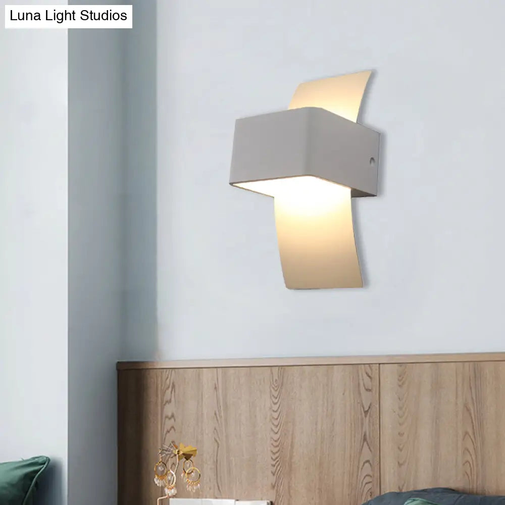 DecorBites™ Sleek Curved Metal Wall Mount LED Sconce Light in Warm/White - Modern Lighting Solution