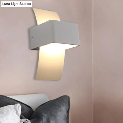 DecorBites™ Sleek Curved Metal Wall Mount LED Sconce Light in Warm/White - Modern Lighting Solution
