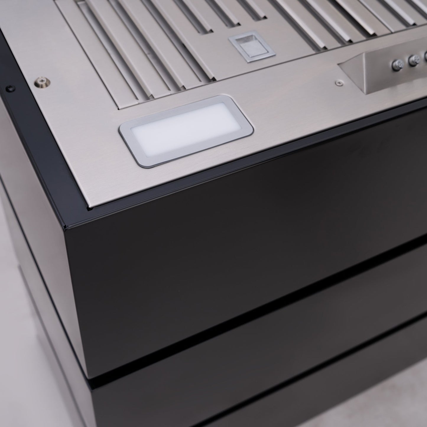 Akicon 30" Stainless Steel Wall Mount Range Hood, 3 Stacks Kitchen Hood with 600 CFM Vent Motor