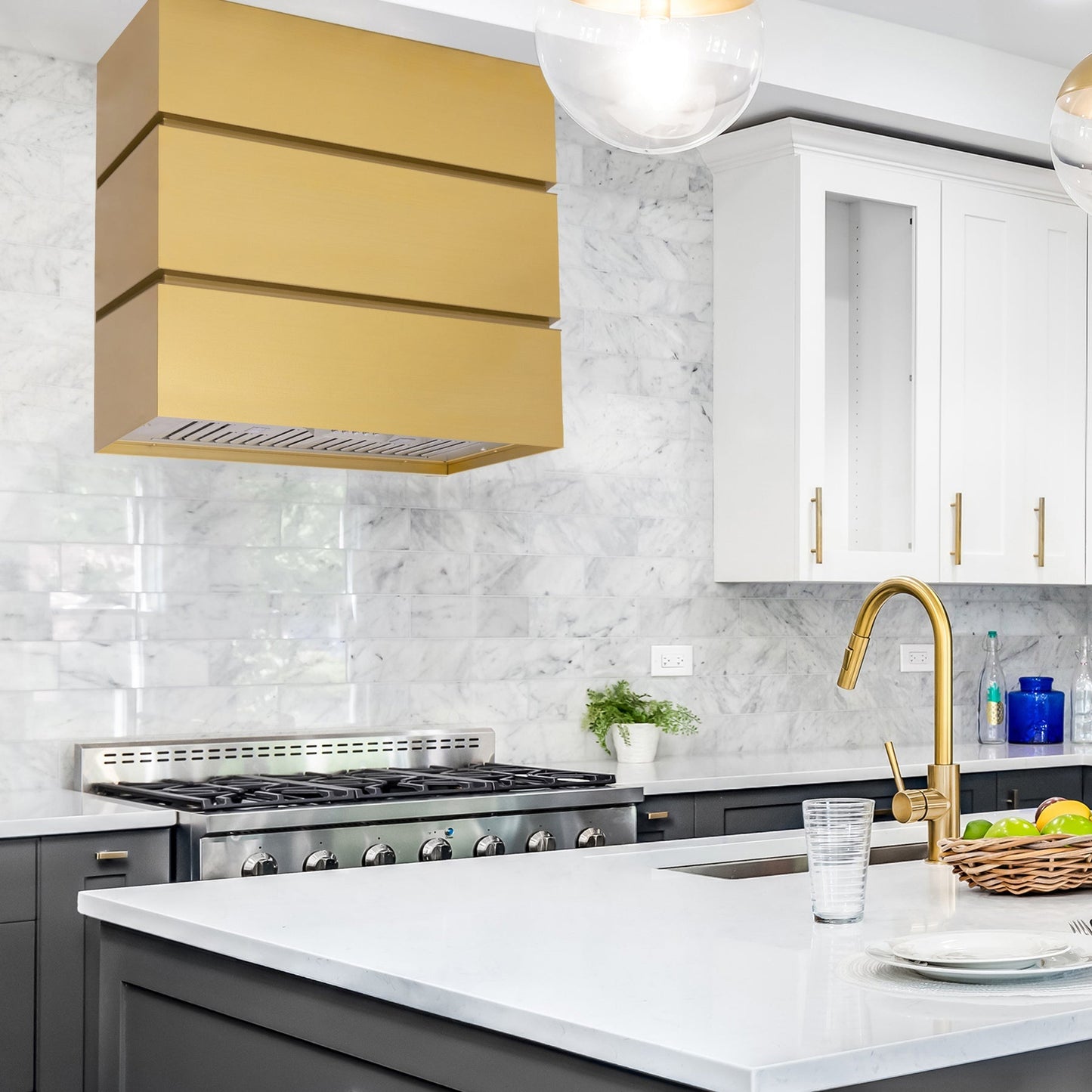 Akicon 36" Stainless Steel Wall Mount Range Hood, 3 Stacks Modern Box with 600 CFM Vent Motor