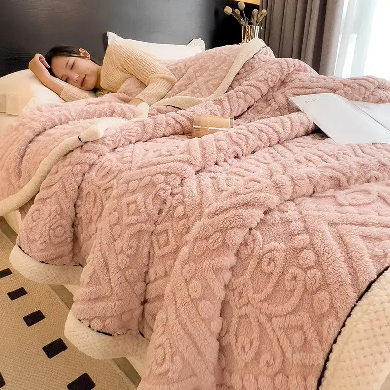 Textured cream coral fleece warm blanket bedroom quilt with black trim